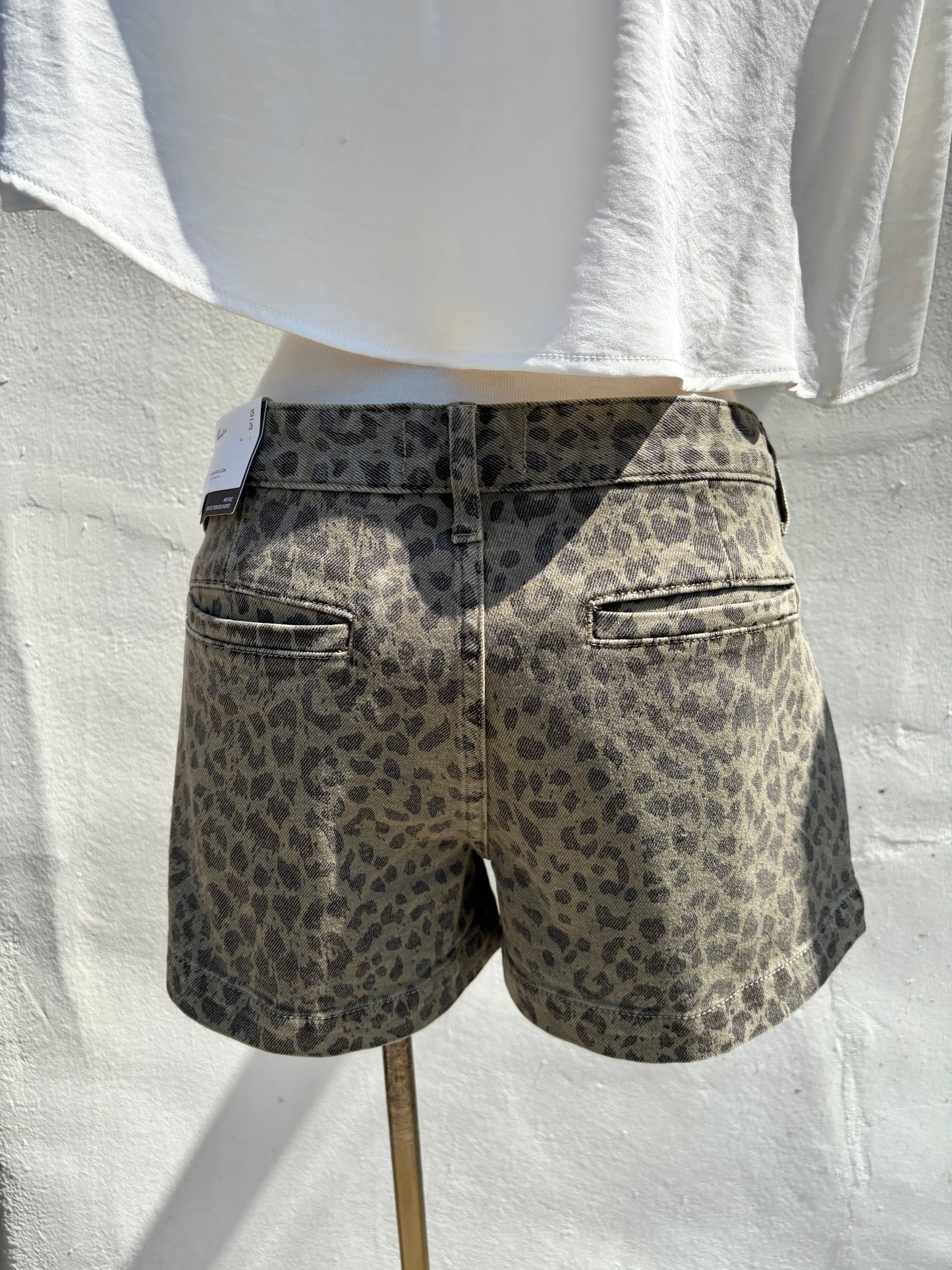 Mid Rise Leopard Print Trouser Shorts-Kan