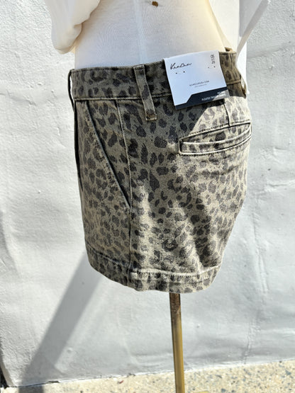 Mid Rise Leopard Print Trouser Shorts-Kan