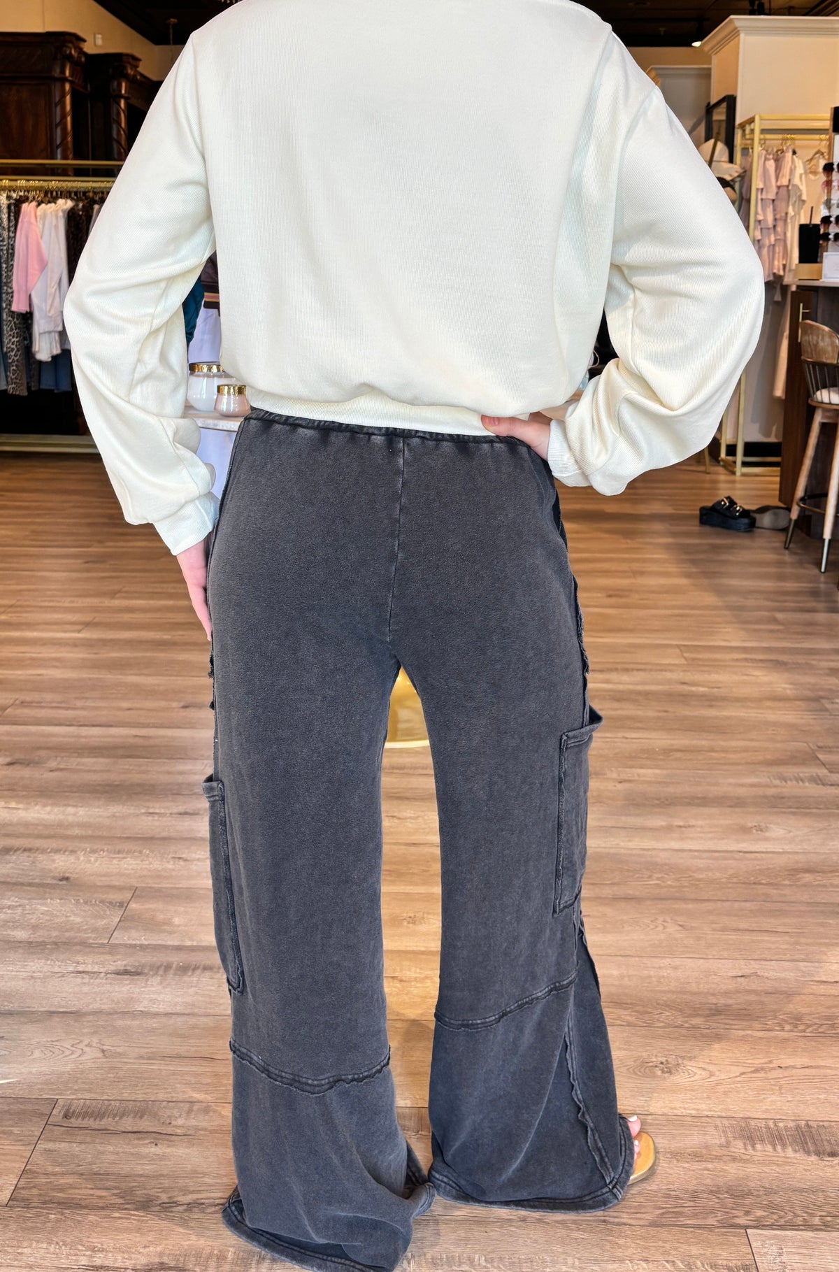 Sweatpants wide leg with front detail