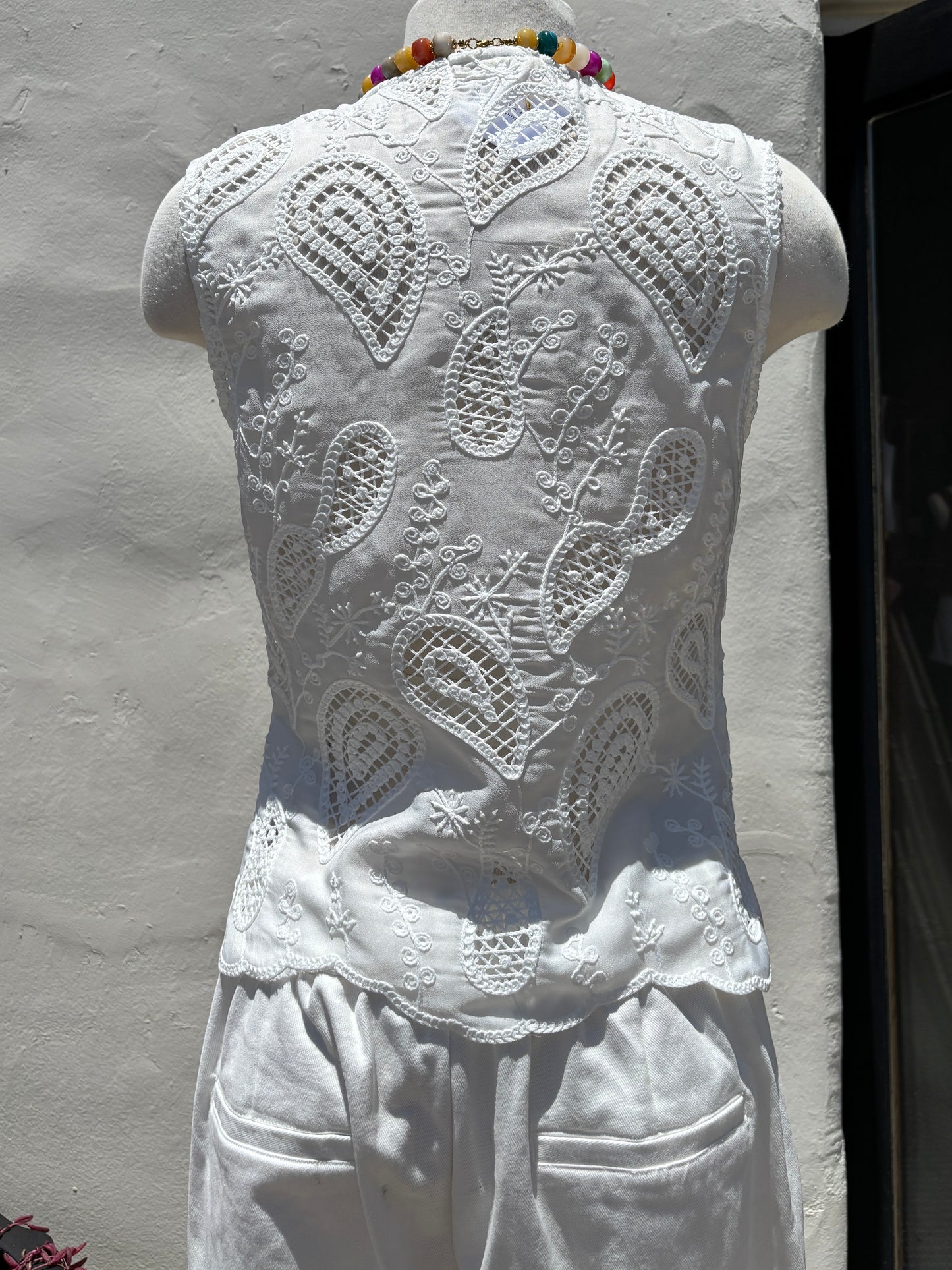 Embroidered Vest Off White -Elli