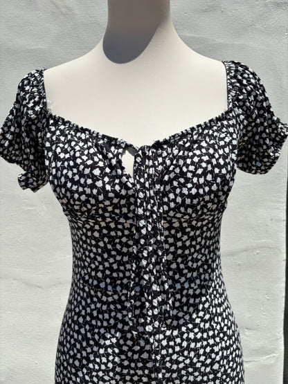 Black/white Capsleeve Dress-Mrose