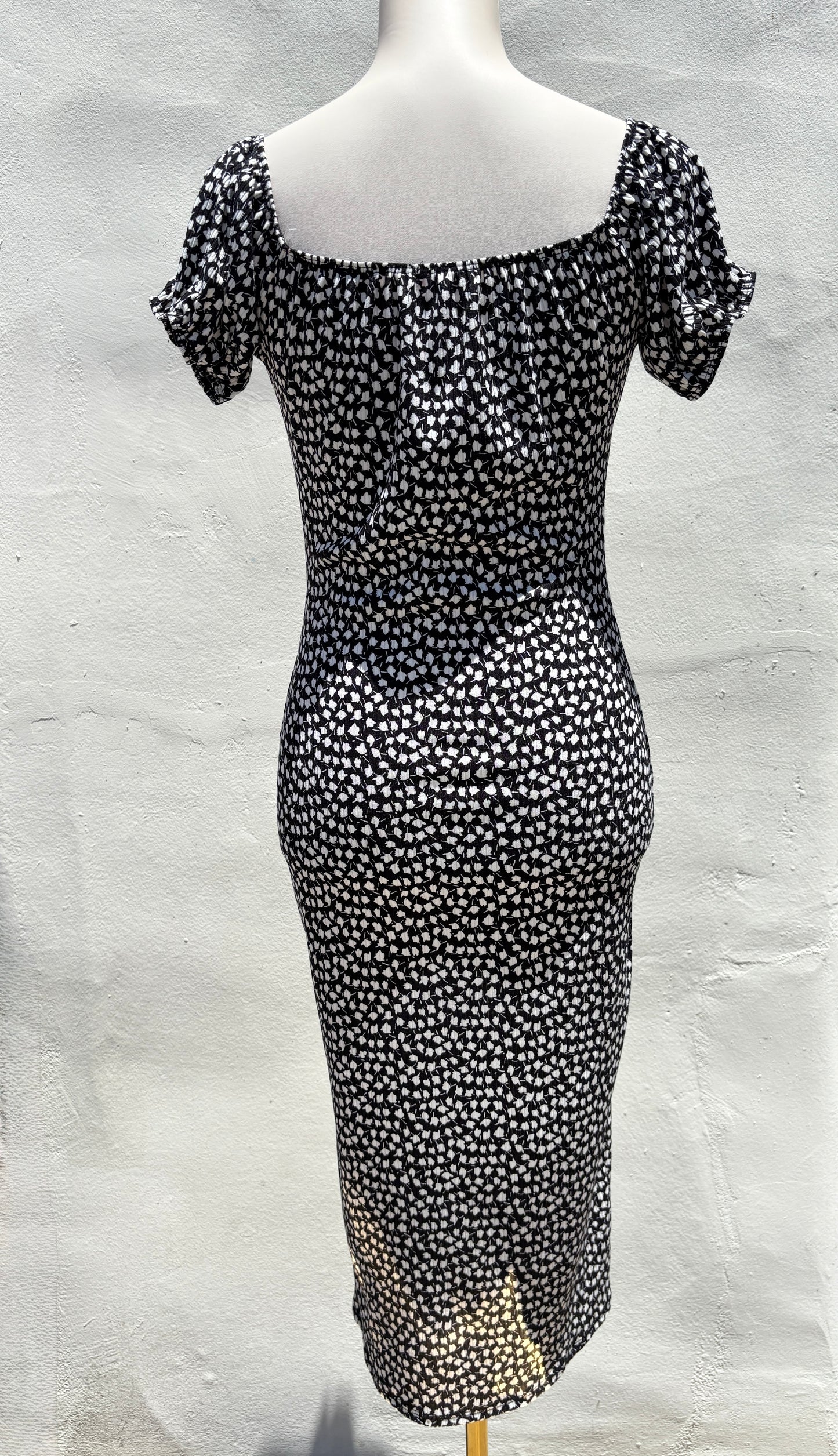 Black/white Capsleeve Dress-Mrose