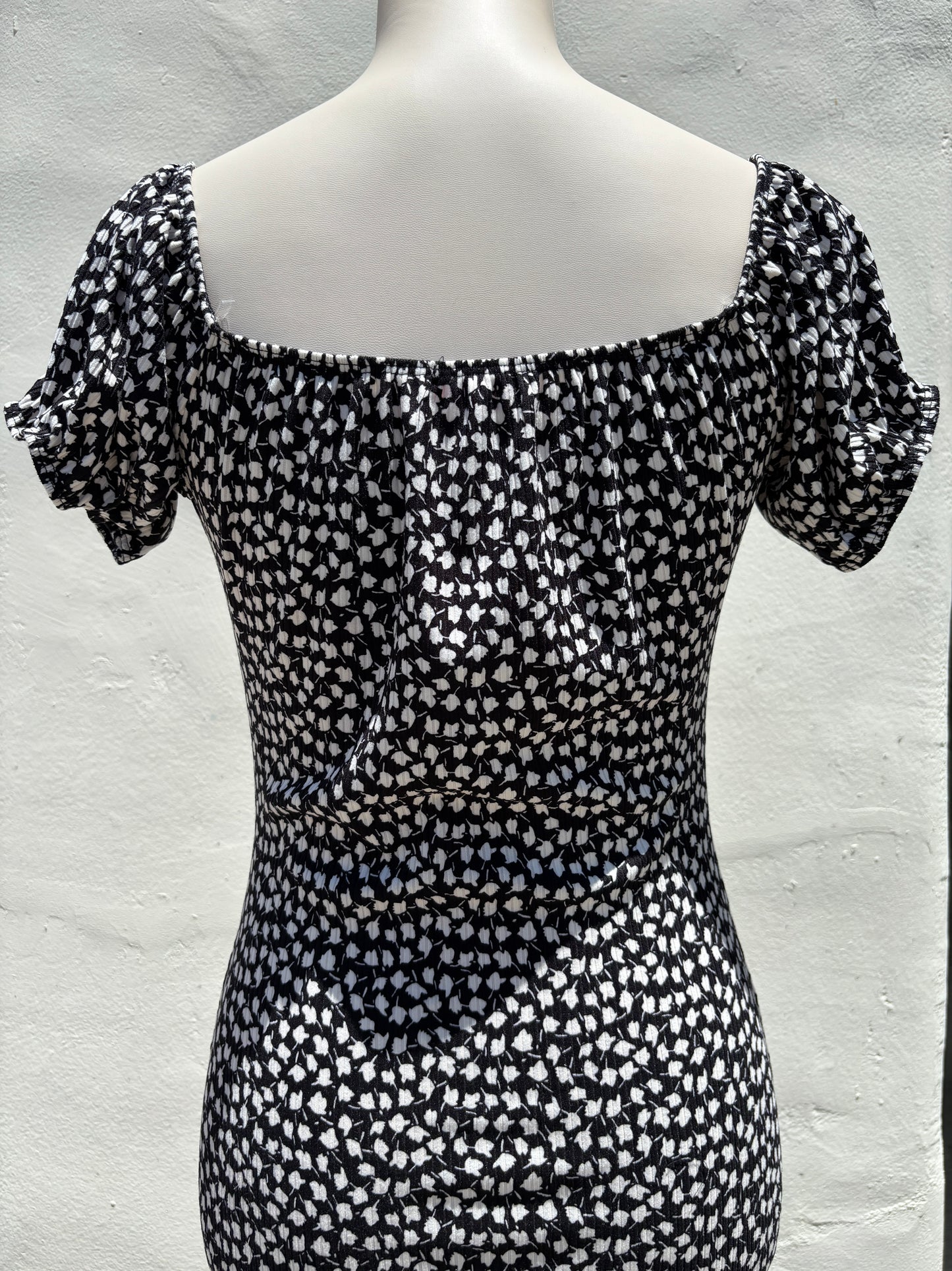 Black/white Capsleeve Dress-Mrose
