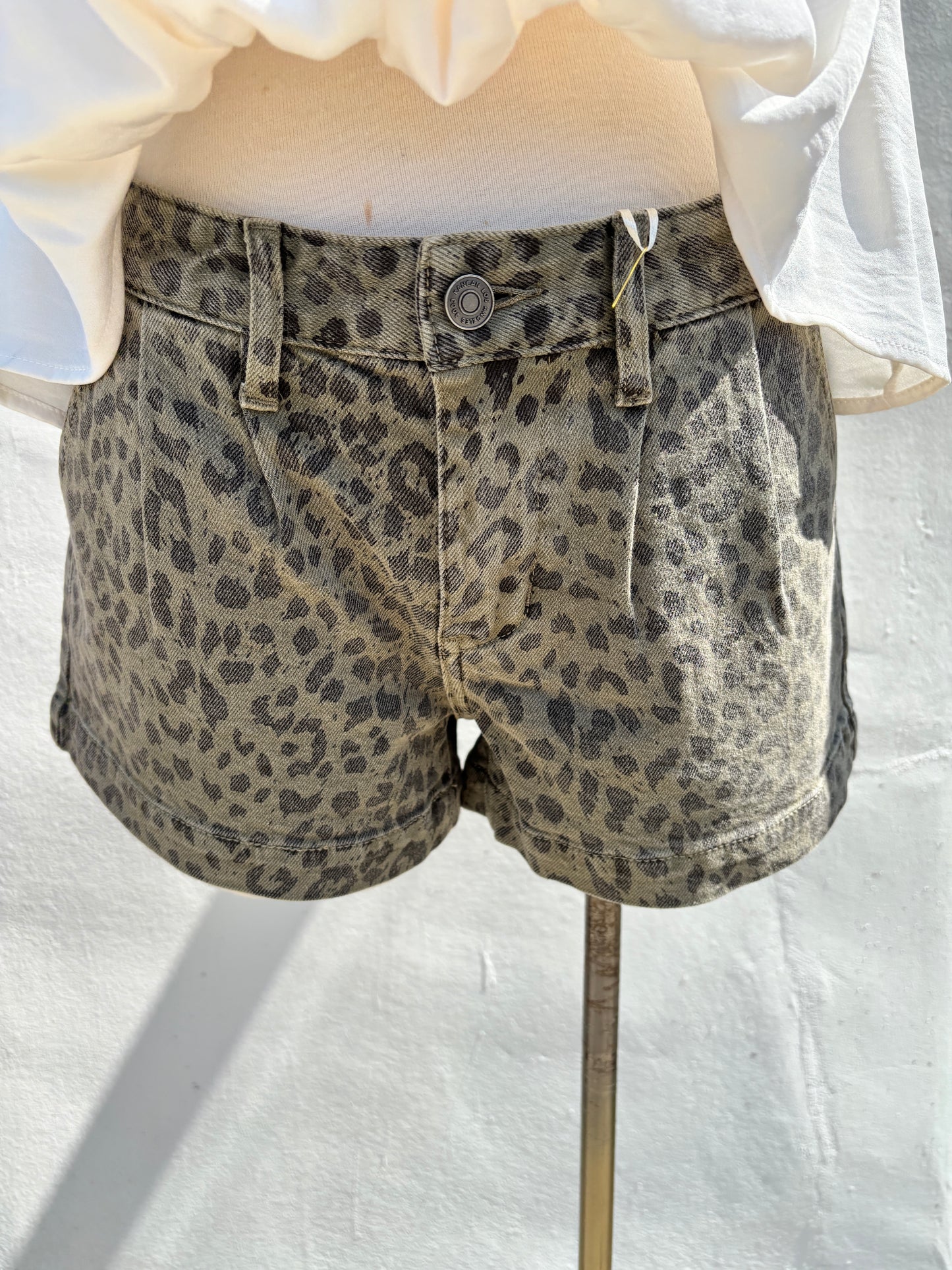 Mid Rise Leopard Print Trouser Shorts-Kan